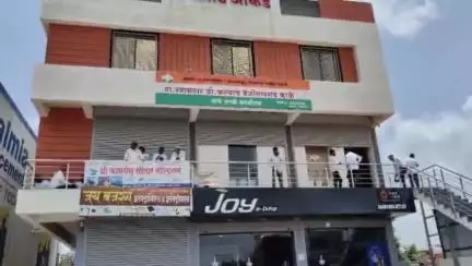 जालना: खासदार काळे साहेब, कुठंय तुम्ही.?.
खासदार कल्याण काळेंची त्यांच्याच कार्यालयात बघावी लागते 4 तास वाट..