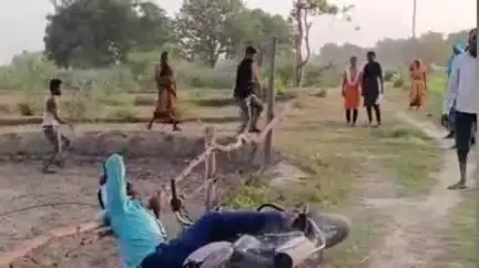 खागा: कटखेरवा गांव में बाइक सवार पर हाईटेंशन लाइन का तार टूटकर गिरा, युवक की हालत नाजुक, खागा कोतवाली का मामला