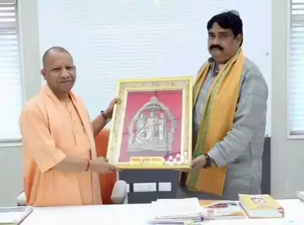 पुरवा: उन्नाव के भवरेश्वर मंदिर को पर्यटन स्थल बनाने की मांग, हिलौली ब्लाक प्रमुख ने मुख्यमंत्री से की मुलाकात