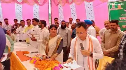 केंद्रीय राज्यमंत्री जितिन प्रसाद ने बिलसंडा के पांच गांवों में किया जनसंवाद संचालन किसान नेता देवस्वरूप पटेल ने किया।