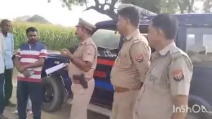 बिधूना: सहार क्षेत्र के इन्दपामऊ गांव में चौपाल लगाकर बकरीद के त्यौहार को शांतिपूर्ण मनाने की की गई अपील