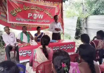 మణుగూరు: మహిళలపై దాడులు దౌర్జనలు అత్యాచారాలకు వ్యతిరేకంగా పోరాడుదాం ఏఐకేఎంకేఎస్ జాతి నాయకులు ప్రసాద్