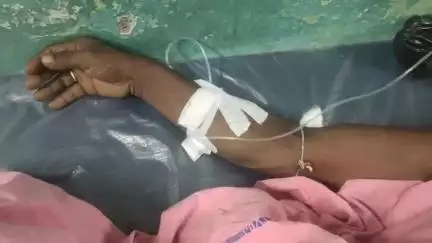 গোসাবা: কালিদাসপুরে ভারসাম্যহীন  মহিলাকে ধর্ষণ করে গর্ভবতী করার অভিযোগে এক ব্যক্তিকে গণধোলাই দিলো উত্তেজিত জনতা