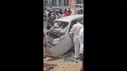 रतनगढ़: रतनगढ़ में मेगा हाइवे पर हुडेरा फांटा के पास कार और ट्रक की टक्कर में कार सवार एक व्यक्ति गंभीर घायल