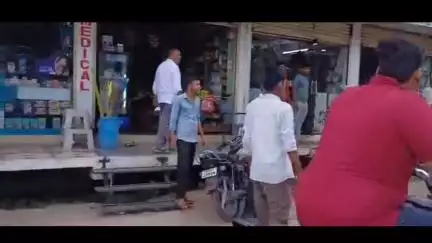 उदगीर: छत्रपती शाहू महाराज चौकात व्हऱ्हाडी मंडळीची दगडाने फ्री स्टाइल हाणामारी