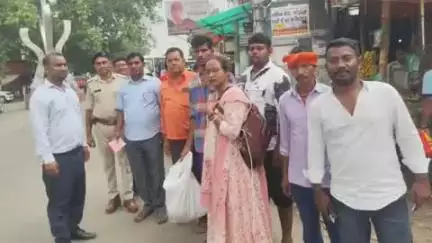 राजगीर: राजगीर बाजार में सीटी मैनेजर सुजीत कुमार ने छापा मारकर पॉलिथीन बरामद किया