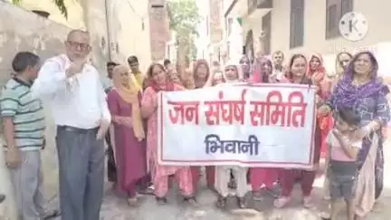 भिवानी: भिवानी में परशुराम कॉलोनी में पानी की सप्लाई न होने से लोगों में भारी रोज नहरे आने के बाद भी नहीं हो रहीसप्लाई#jansamasy