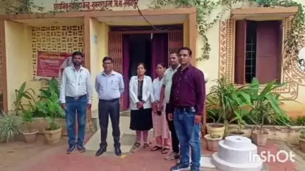 उदयपुर: CMHO डॉ पीएस मार्को ने PHC गुमगराकला का किया निरीक्षण, अनुपस्थित मिले तीन कर्मचारियों को जारी किया कारण बताओ नोटिस