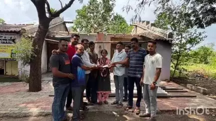 વ્યારા: વ્યારા તાલુકાના ઊંચામાળા ગામે ઘર માં આગ લાગતા 45 હજાર 100 રૂપિયાની સહાય ચૂકવવામાં આવી.