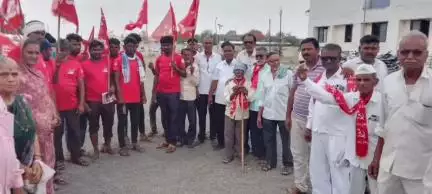 शहादा: शहादा तालुक्यातील लाल बावटा संघटनेचा शहादा तहसील कार्यालयावर विविध मागण्यांसाठी मोर्चा व निवेदन
