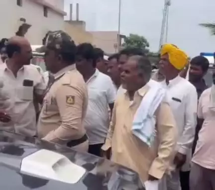 ಜಮಖಂಡಿ: ಹುಣಸಿಕಟ್ಟಿ ಗ್ರಾಮದಲ್ಲಿ ಶಾಸಕ ಜಗದೀಶ ಗುಡಗುಂಟಿಯವರ ಕಾರಿಗೆ ಘೇರಾವ್