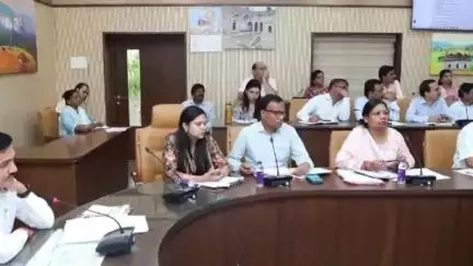 छिंदवाड़ा नगर: छिंदवाड़ा कलेक्टर कार्यालय में टीएल बैठक आयोजित, लंबित प्रकरणों की समीक्षा की गई