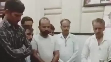 रतलाम नगर: शहर सराय स्थित आबकारी कंपाउंड में क्षेत्रवासियों ने लोडिंग वाहन चालकों को वाहन खड़ा करने से मना किया, चालकों ने...
