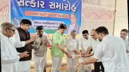નિઝર: નિઝર માર્કેટ યાર્ડ ખાતે ધારાસભ્યોની હાજરીમાં સહકાર રત્ન થી સન્માનિત ચેરમેનનો સત્કાર સંભારંભ યોજાયો.