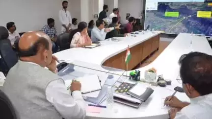 कन्नड: औट्रम घाटात भुयारी मार्गप्रकल्पाचा खा.डॉ.भागवत कराड यांनी घेतला आढावा, रेलवे व महामार्ग पोलिसांची उपस्थिती