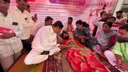 गेवराई: तांदळा येथील उपोषणास खा.बजरंग सोनवणे यांची भेट