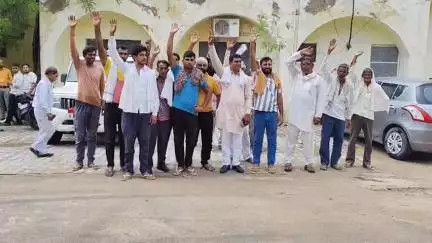 राजगढ़: हरपालू पतराम से कालरी की जाने वाले बन्द रास्ता को खुलवाने की मांग, ग्रामीणों ने प्रदर्शन कर sdm को की शिकायत #jansamsaya