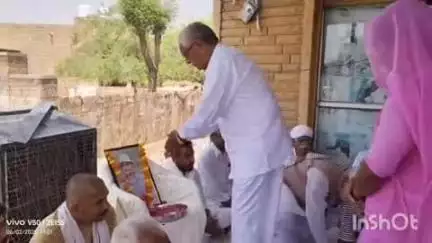 पोकरण: केंद्रीय पर्यटन मंत्री गजेंद्र सिंह शेखावत ने डोलिया और भादरिया गांव में शोक संतप्त परिवारों को दी सांत्वना