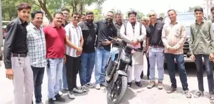 माकड़ोन: उज्जैन सांसद ने महाकाल वाणिज्य केंद्र में ओला बाइक लॉन्चिंग कार्यक्रम में भाग लिया