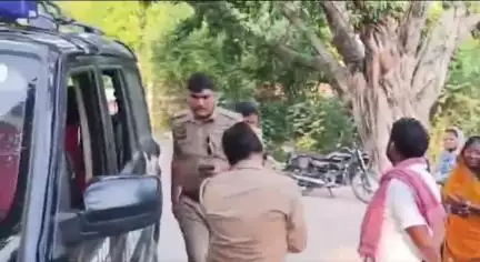 मेहनगर: कलीचाबाद के प्रधान प्रतिनिधि और ग्रामीणों ने पूर्व प्रधान पर मारपीट का लगाया आरोप, शिकायत दर्ज कर जांच में जुटी पुलिस