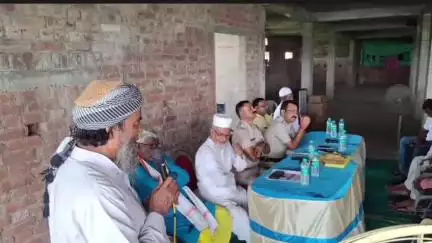 বেলডাঙা ২: বকরিদে এলাকার সম্প্রীতি বজায় রাখতে রেজিনগর থানা প্রাঙ্গণে শান্তি কমিটিকে নিয়ে আয়োজিত বিশেষ বৈঠক