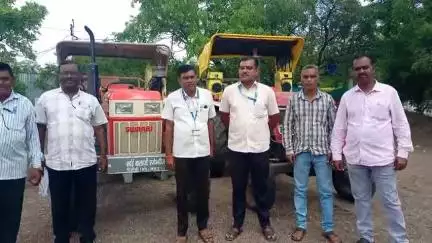 औंढा नागनाथ: अवैध गौण खनिज मुरुमाची वाहतूक करणारी दोन वाहने पकडली, औंढा महसूल पथकाची अनखळी पोटा शिवारात कारवाई