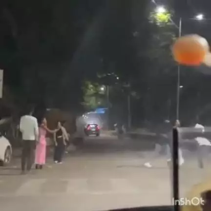 शराब के नशे में युवक-युवतियों का हाई वोल्टेज ड्रामा, मारपीट और हंगामे का
