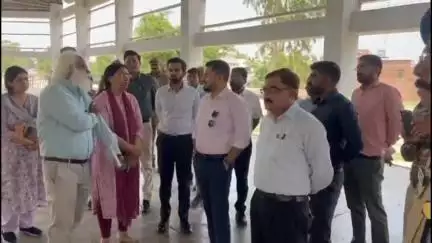 नवाबगंज: लोक सभागार में जिलाधिकारी ने ग्यारहवें अंतरराष्ट्रीय योग दिवस की तैयारियों की समीक्षा बैठक की, दिए आवश्यक निर्देश