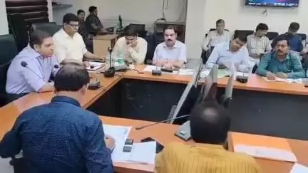 मुरैना नगर: e-KYC कार्य में लक्ष्य पूरा न करने पर कलेक्टर ने सबलगढ़, झुण्डपुरा व कैलारस जनपद पंचायत CMO के वेतन काटने के दिए निर्देश