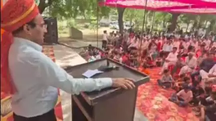 तोशाम: बोर्ड चेयरमैन डॉ. पवन कुमार शर्मा ने लेफ्टिनेंट अंकित शर्मा सहित 11 स्कूलों के प्रतिभाशाली छात्रों को किया सम्मानित