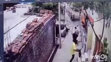 शाजापुर: मक्सी के ग्राम झोकर में पड़ोसी से विवाद, 16 दिन बाद मक्सी पुलिस ने लिखी रिपोर्ट, सीसीटीवी फुटेज भी आया सामने