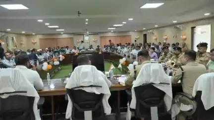नवाबगंज: लोक सभागार में बकरीद पर्व के दृष्टिगत डीएम व एसपी ने पीस कमेटी मीटिंग कर संबंधित को आवश्यक दिशा-निर्देश दिए