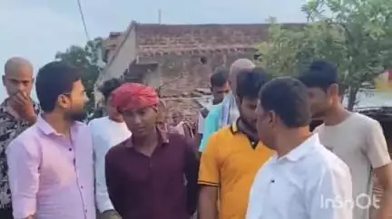 रोह: ओहरी गांव पहुंचे हम पार्टी के पांच सदस्य टीम, लव कुमार ने मृतक मिथिलेश चंद्रवंशी के परिवार से की मुलाकात