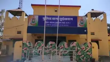 छुईखदान वार्ड 1 के बाजार लाइन में अनमोल गिफ्ट कार्नर में चोरी की घटना