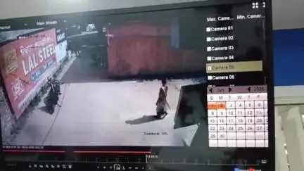 दारू: झुमरा चौक में बाइक सवार ने महिला से थैला में रखे ₹49900 रूपये झपट कर भागे