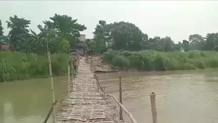 गायघाट: लदौर पंचायत के वार्ड 10 में बागमती नदी का जलस्तर बढ़ने से चचरी पुल ध्वस्त