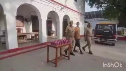महसी: बरदहा बाजार नहर पुलिया से अवैध देशी शराब के साथ एक कारोबारी को खैरीघाट थाने की पुलिस ने किया गिरफ्तार