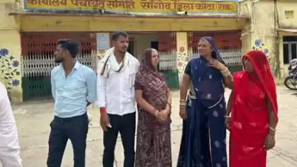 सांगोद: धुलेट पंचायत में प्रशासक की नियुक्ति पर विवाद, नाराज वार्ड पंचों ने विकास अधिकारी को सौंपा ज्ञापन