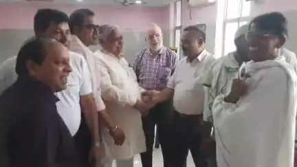 मुरैना नगर: पांच रेल गाड़ियों के स्टॉपेज के लिए रोटरी क्लब के सदस्यों ने सांसद शिव मंगल सिंह तोमर को ज्ञापन दिया