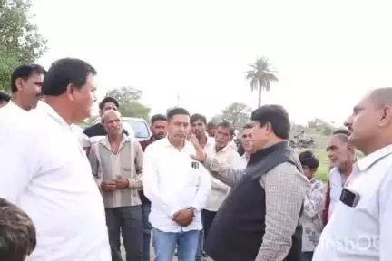 तराना: उज्जैन सांसद ने ग्राम पंचायत लसुड़िया बेचर के ग्राम गुराड़िया में स्टॉप डेम का किया भूमिपूजन