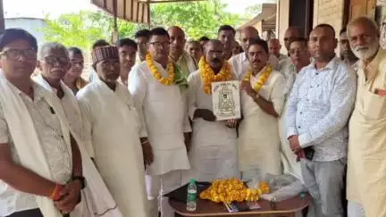 कुटुंबा: तीसरी बार राजद के प्रखंड अध्यक्ष चुने गए सत्यनारायण शर्मा, चुनाव में वरीय राजद नेता व कार्यकर्ता रहे उपस्थित