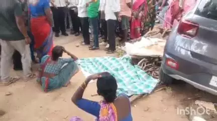 మహదేవ్​పూర్: గంగారం గ్రామంలో కారు బీభత్సం ఘటనను పరిశీలించిన పెద్దపెల్లి ఎంపీ వంశీకృష్ణ