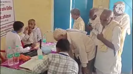 बकानी: खानपुर कस्बे के पंचायत समिति परिसर में आयोजित नेत्र शिविर में 58 रोगियों की आँखों की की गई जांच