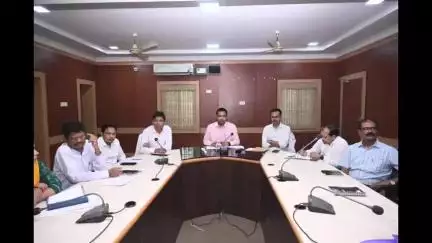 କୋରାପୁଟ ସହର: କୋଟିଆକୁ ନେଇ ଟାସ୍କ ଫୋର୍ସ କମିଟି ପ୍ରଥମ ବୈଠକ ପୁର୍ବରୁ ପ୍ରଶାସନର ଜିଲ୍ଲାପାଳ କାର୍ଯ୍ୟଳୟ ସମ୍ମିଳନୀ କକ୍ଷରେ ପ୍ରସ୍ତୁତି ବୈଠକ
