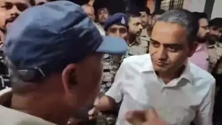 #सीओ : पत्रकार से तुम्हारे बाप का थाना है जो मुंह उठाकर चले आते हो।