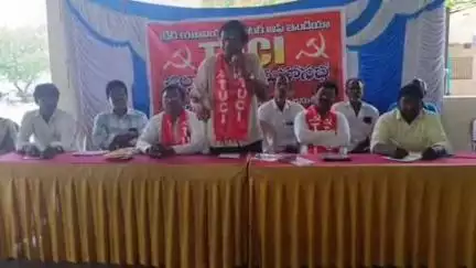 గద్వాల్: పట్టణంలోనీ వాల్మీకి భవన్లో ట్రేడ్ యూనియన్ సెంటర్ ఆఫ్ ఇండియా మహాసభలు ప్రారంభం: రాష్ట్ర ప్రధాన కార్యదర్శి సూర్యం