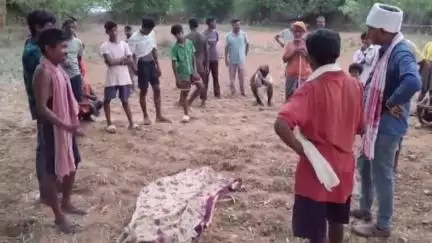 सिमडेगा: कोचडेगा पहानटोली गांव में महिला ने पेड़ पर फांसी लगाकर की आत्महत्या, जांच में जुटी मुफस्सिल थाना पुलिस