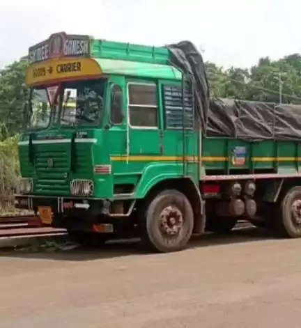चिपळुण: चिपळूण खेर्डी येथे दोन दुचाकींची जोरदार धडक, रस्त्यावर पडलेल्या तरुणाचा ट्रकच्या चाकाखाली सापडून मृत्यू