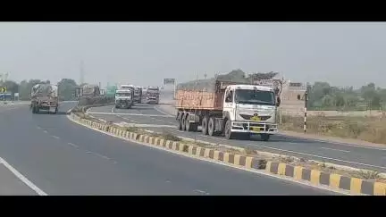 सुमेरपुर: सुमेरपुर नेशनल हाईवे 62 पर ट्रेलर ने ट्रैक्टर को मारी टक्कर, चार लोग हुए घायल, घायलों को पहुंचाया अस्पताल