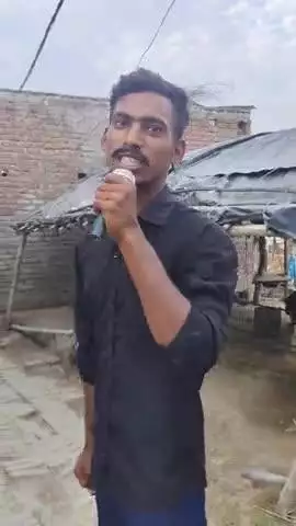 gau me pareshan mahilayen aur pani ka koi nikas nahi aur Sarkar kah rahi hai Ham Vikas kar rahe hai post Shuklapur